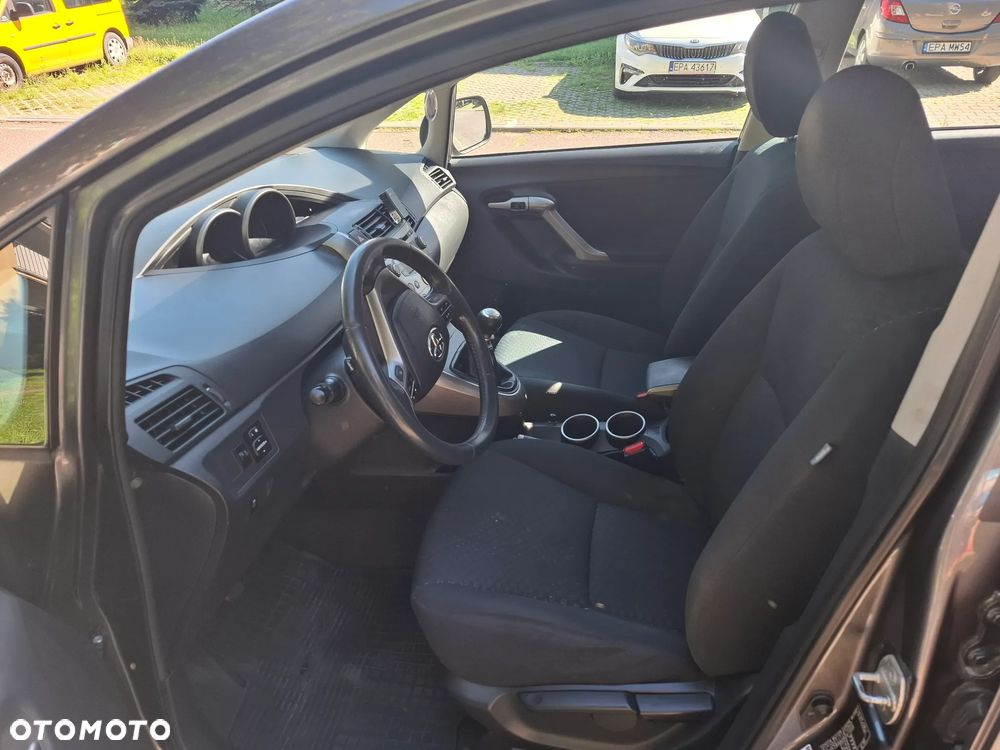 Toyota Verso 1.6 - 8