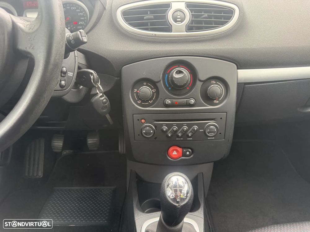 Renault Clio 1.2 16V Confort Dynamique - 21