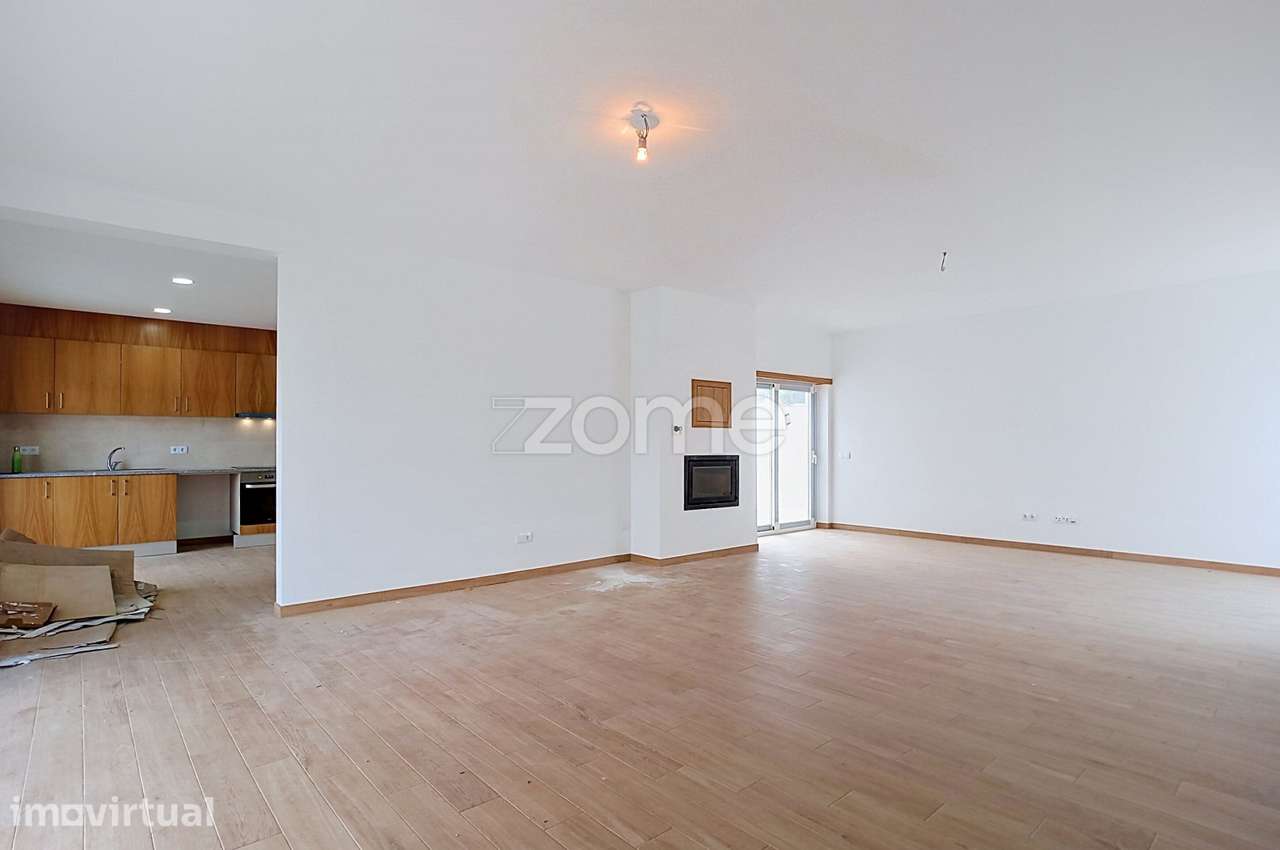 UMA CASA QUE NÃO FOI CONSTRUÍDA PARA O PRESENTE -JARDIM - LOUSÃ - Grande imagem: 4/37