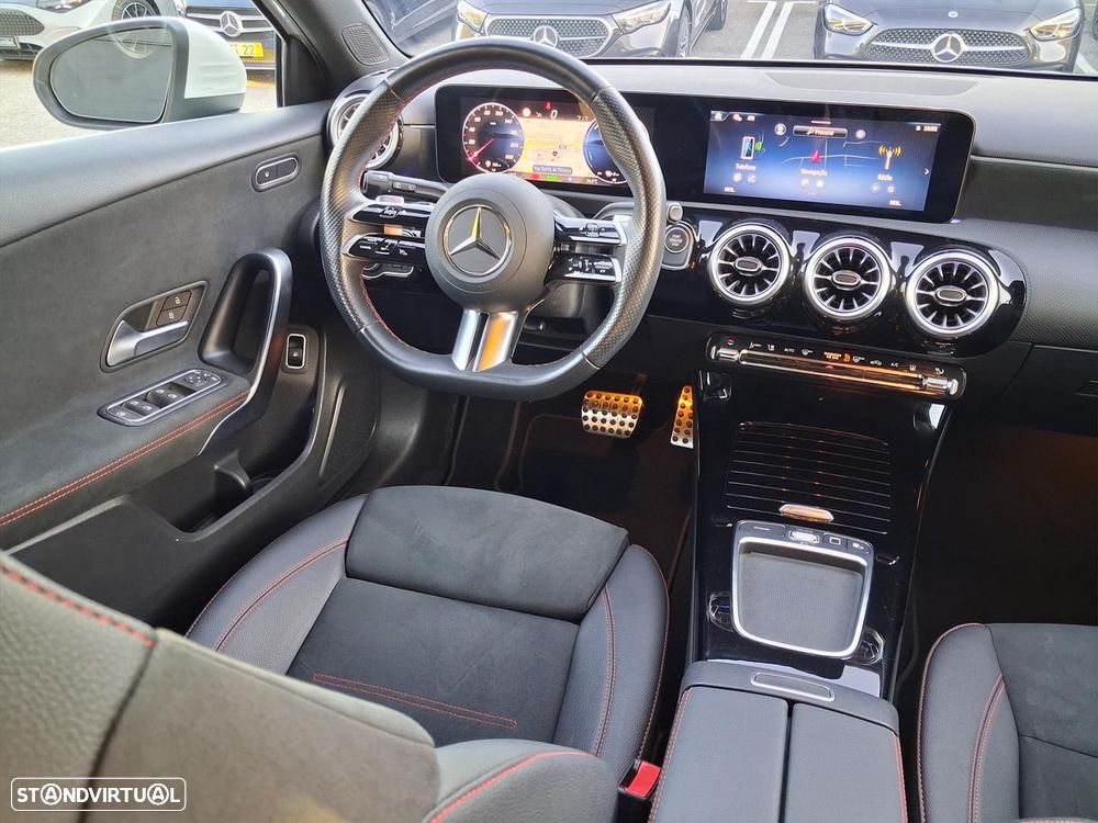 Mercedes-Benz A 250 e AMG Line - 17