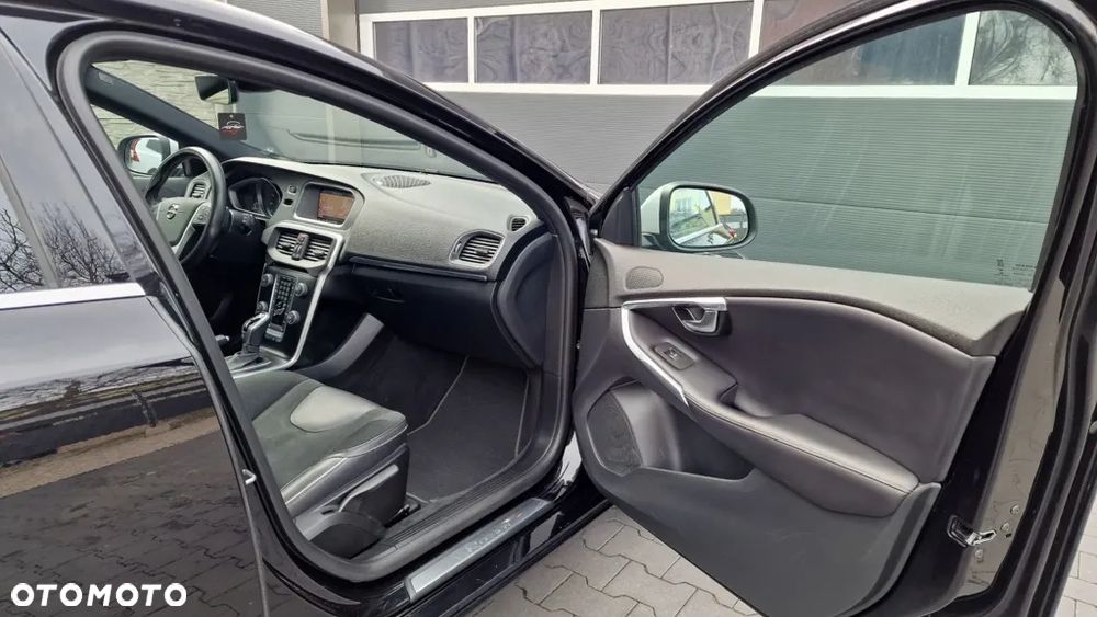 Volvo V40 T3 Geartronic RDesign - 24