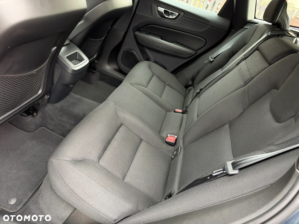 Volvo XC 60 B4 B Momentum Pro - 31