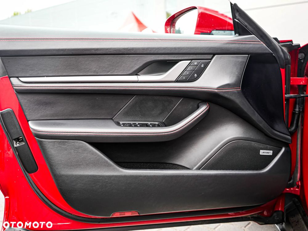 Porsche Taycan 4S - 18