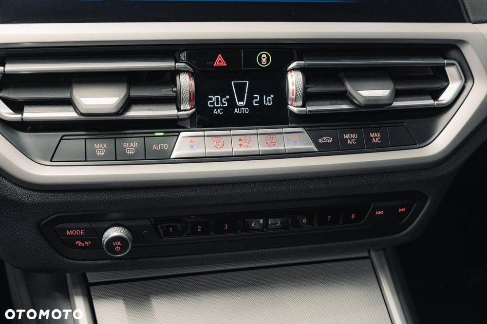 BMW Seria 3 330i Advantage - 23