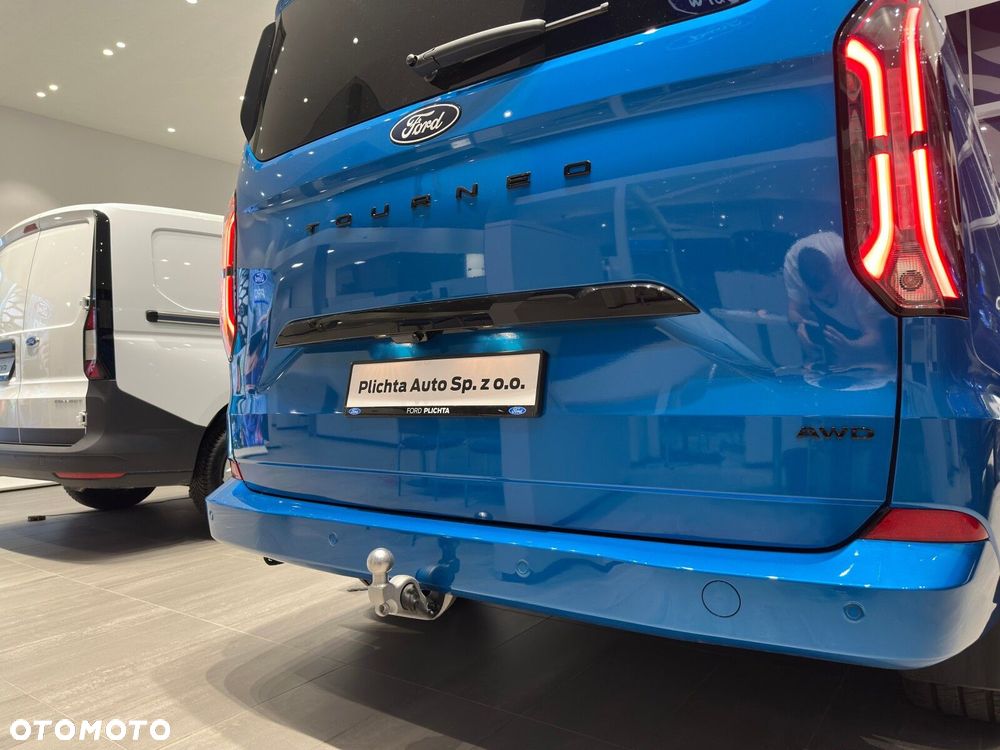 Ford Tourneo Custom - 12