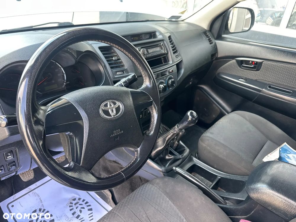 Toyota Hilux 2.5 D-4D DLX - 15