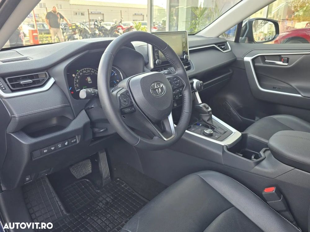 Toyota RAV4 - 10
