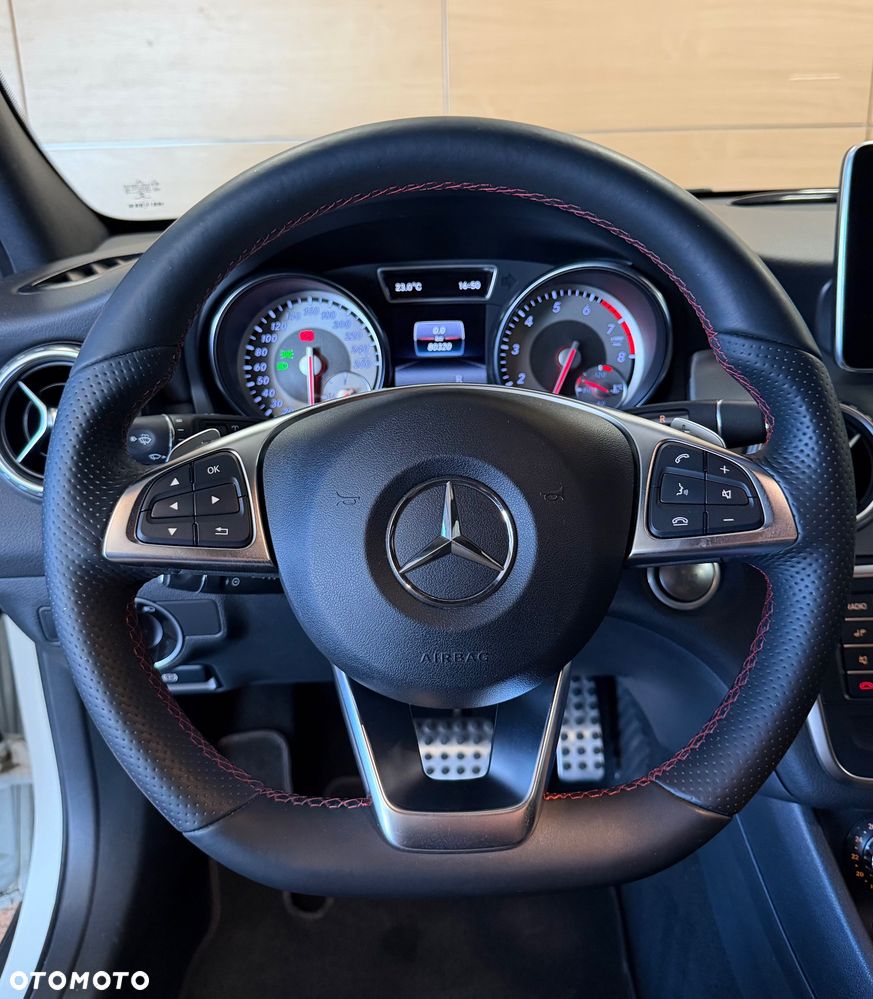 Mercedes-Benz GLA 200 7G-DCT AMG Line - 14