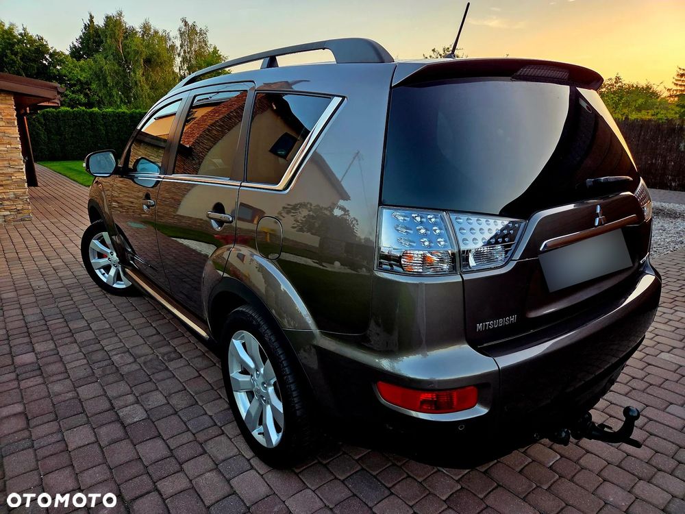 Mitsubishi Outlander - 12
