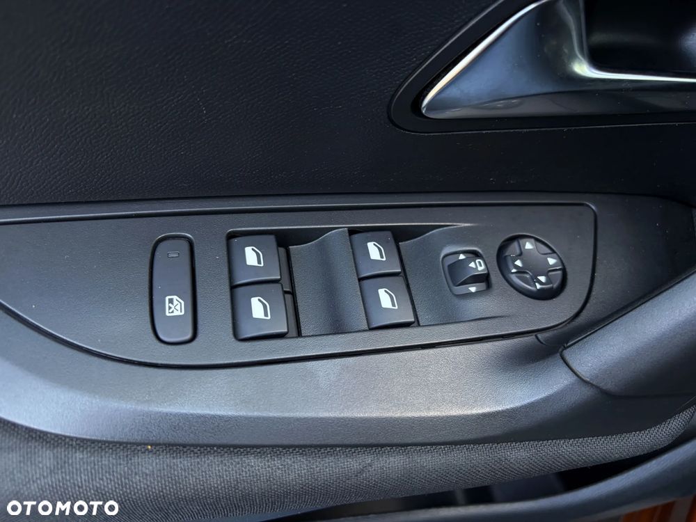 Peugeot 2008 PureTech 100 Allure - 32