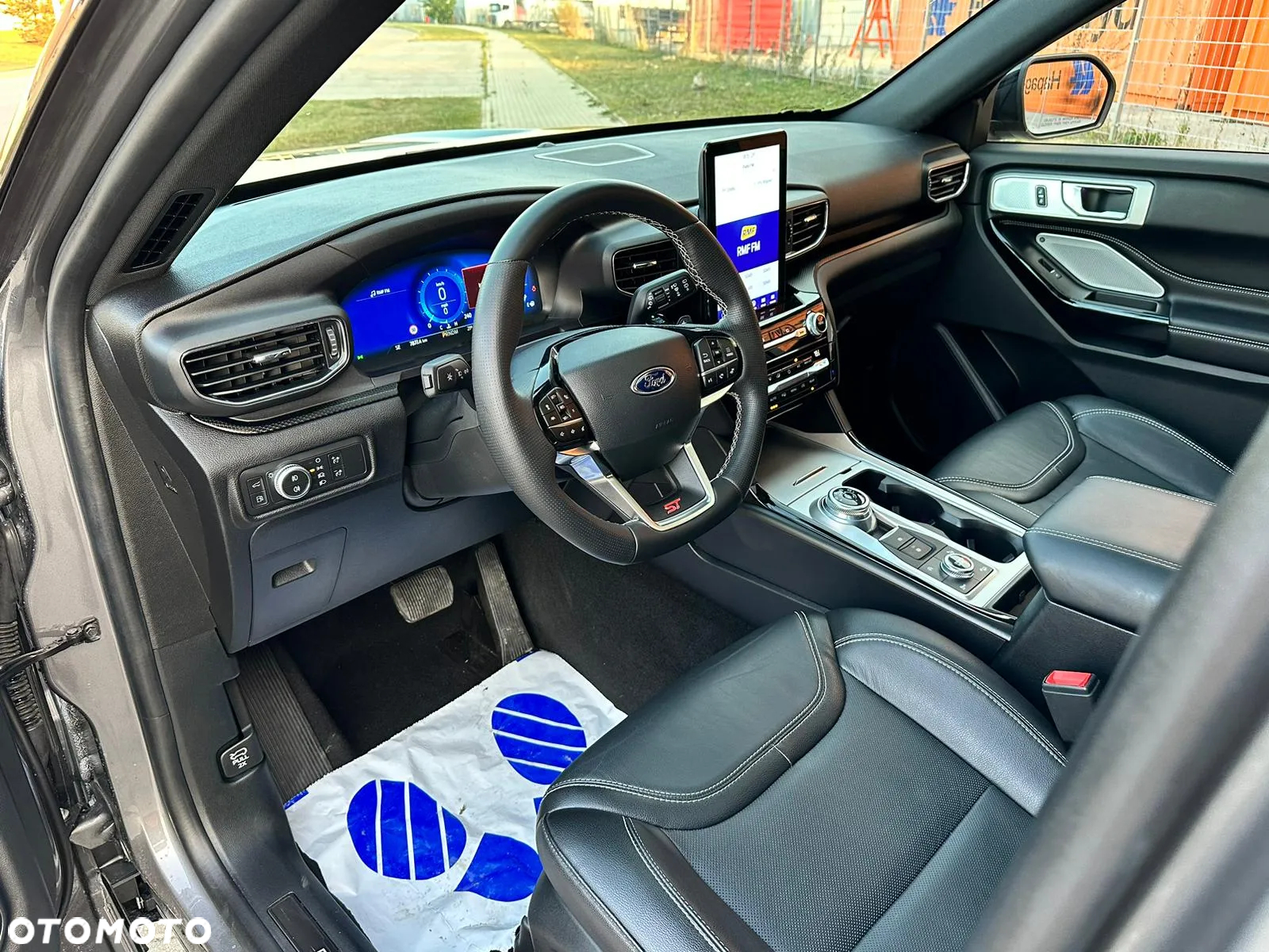 Ford Explorer - 26