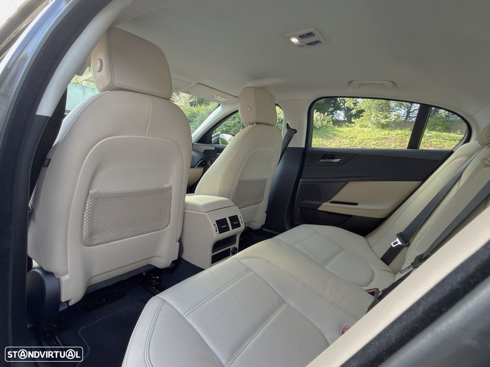Jaguar XE 2.0 D Prestige Aut. - 42