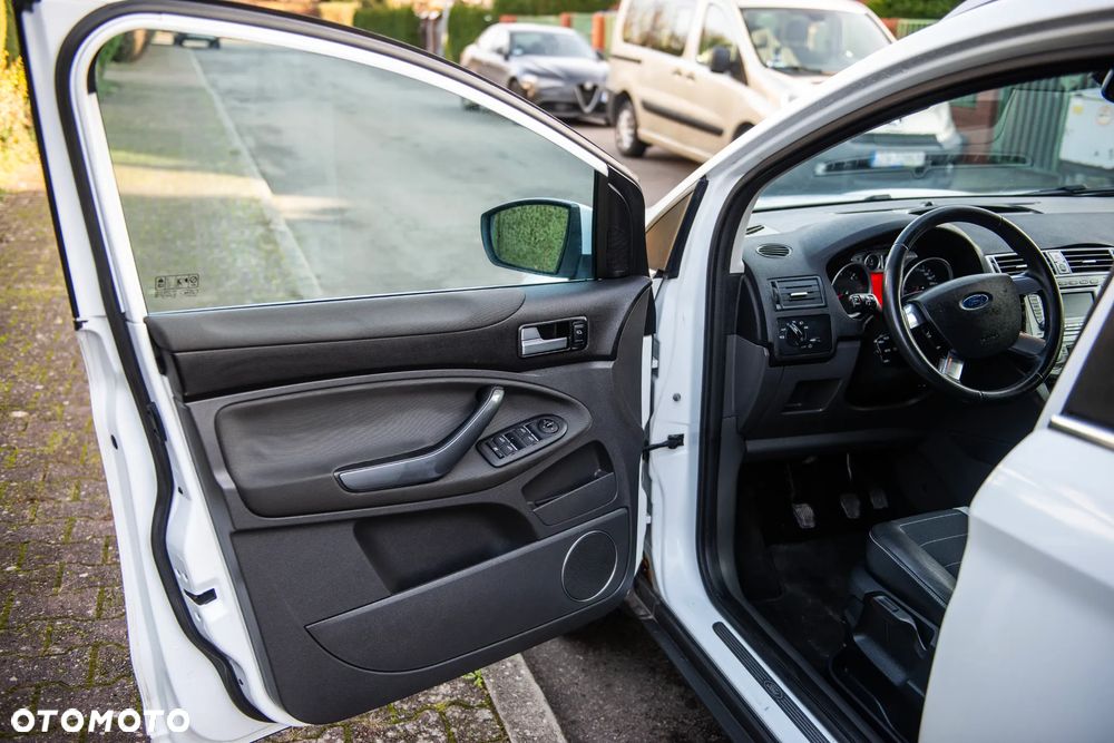 Ford Kuga 2.0 TDCi 4x4 Titanium - 17