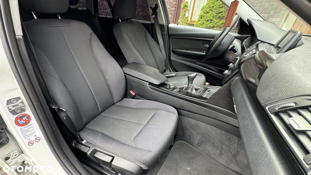 BMW Seria 3 316d Luxury Line EU6 - 29