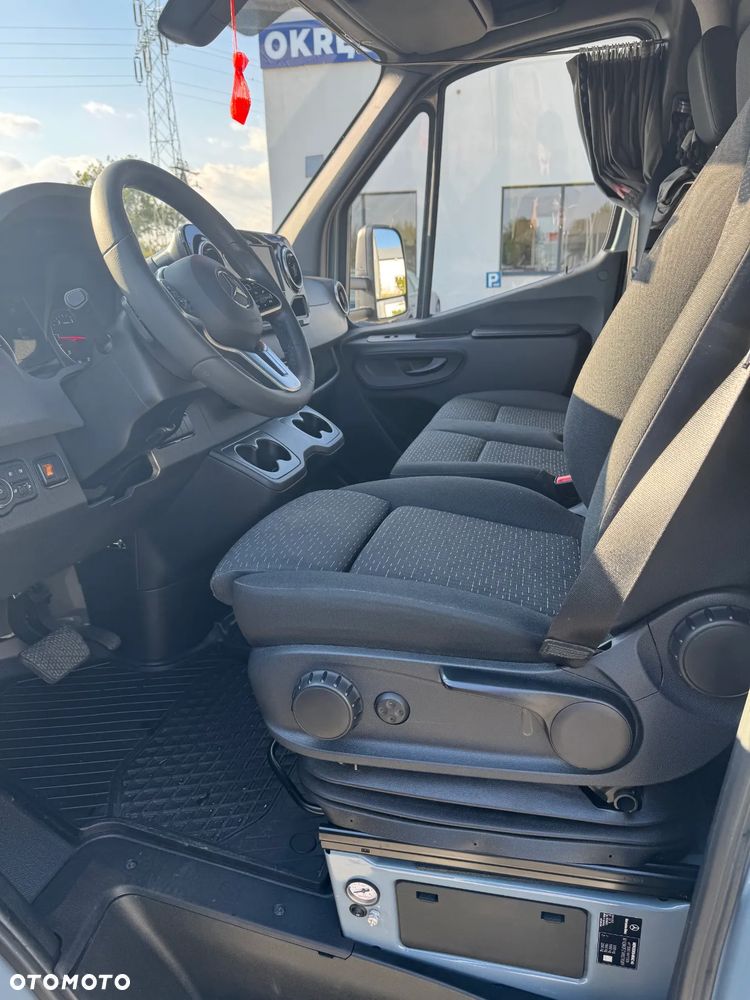 Mercedes-Benz Sprinter - 11