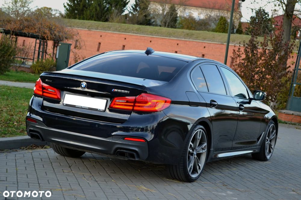 BMW Seria 5 M550i xDrive sport - 11