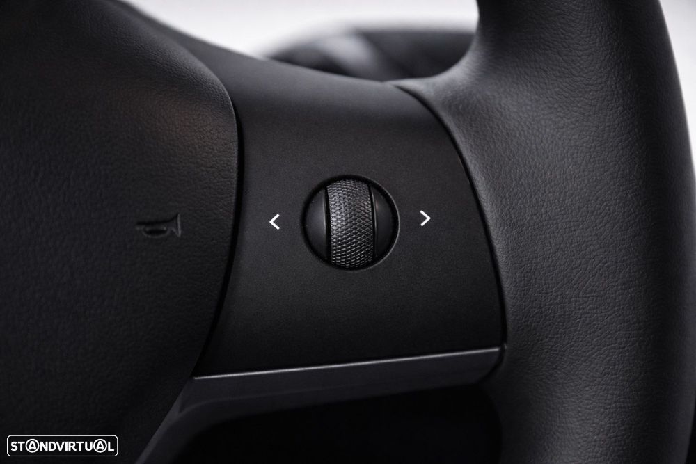 Tesla Model Y Standard RWD - 26