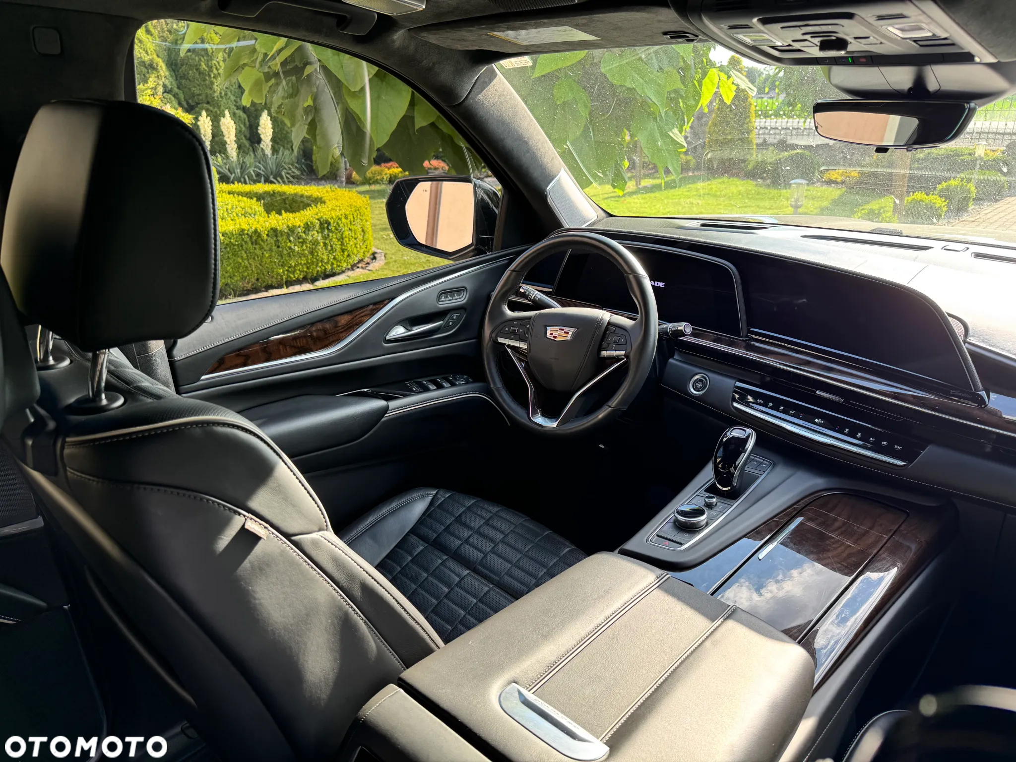 Cadillac Escalade - 22