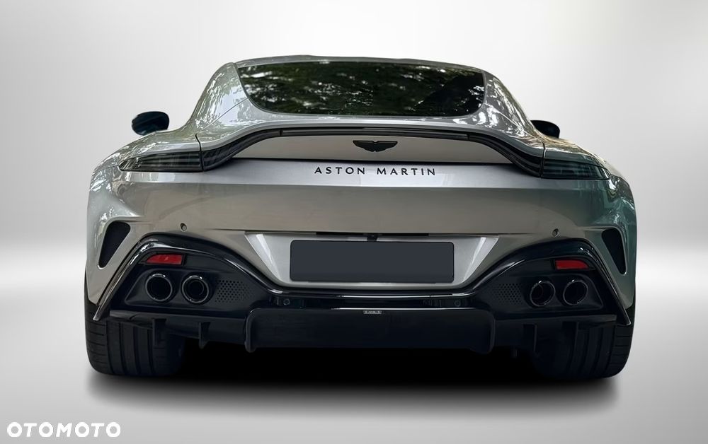 Aston Martin Vantage - 8