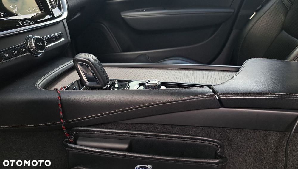Volvo V90 Cross Country - 25