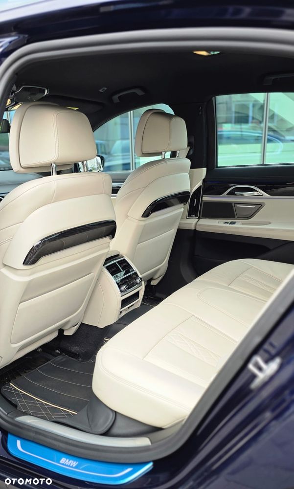 BMW Seria 7 750i xDrive - 12