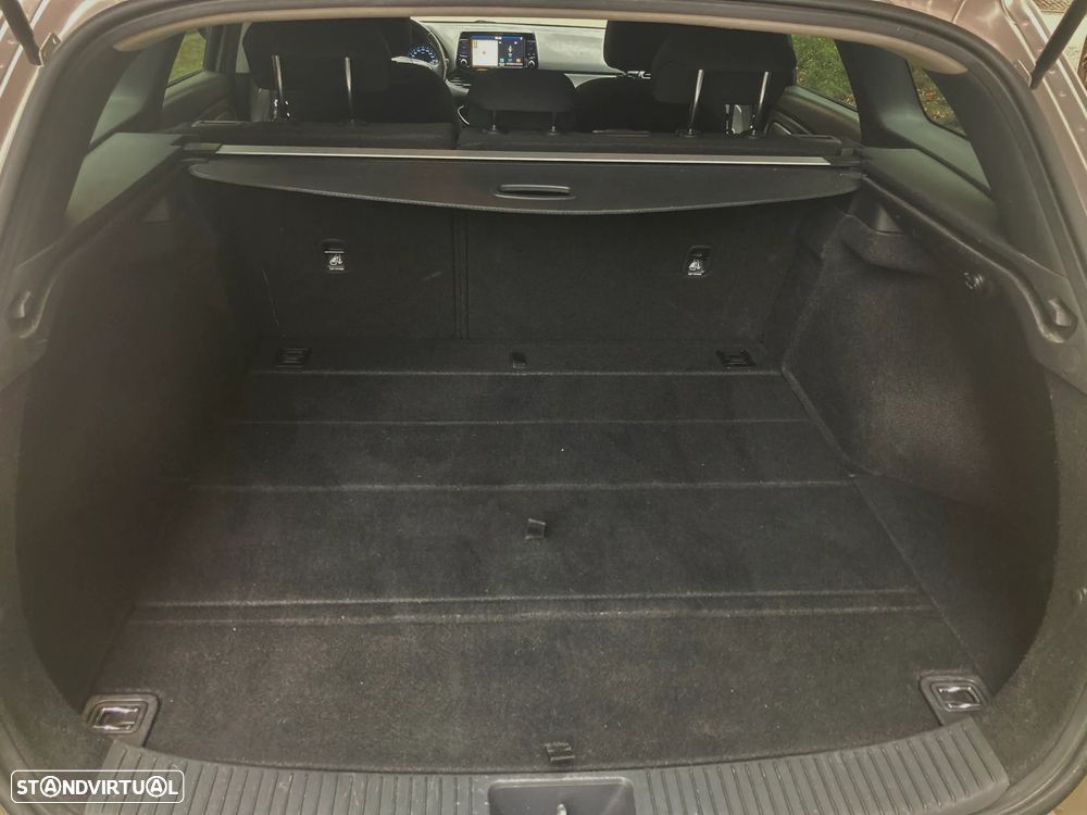 Hyundai i30 SW 1.6 CRDi Comfort+Navi - 16