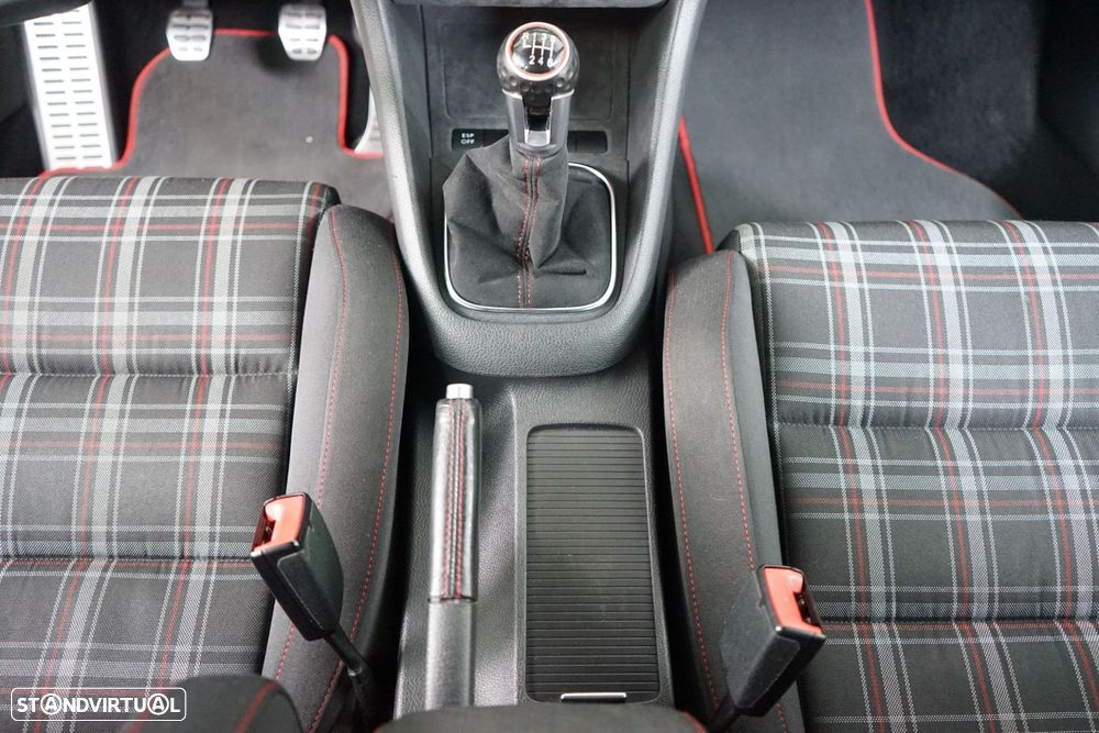 VW Golf 2.0 TSi GTI - 42