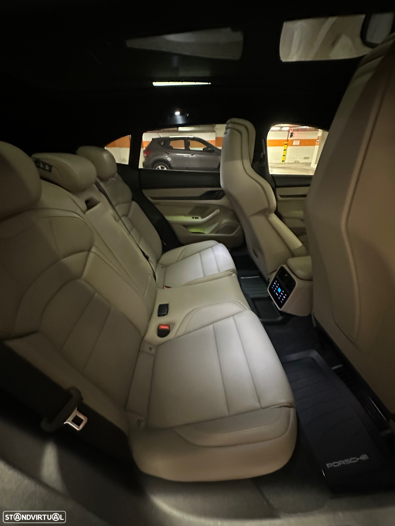 Porsche Taycan Cross Turismo 4S - 12