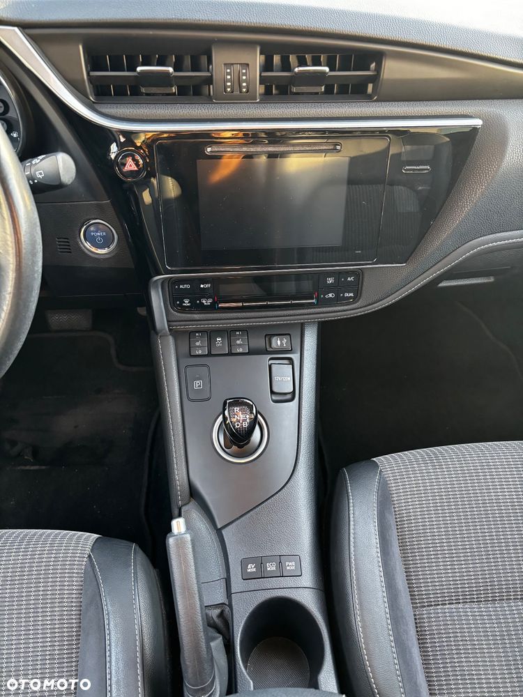 Toyota Auris Hybrid 135 Prestige - 19