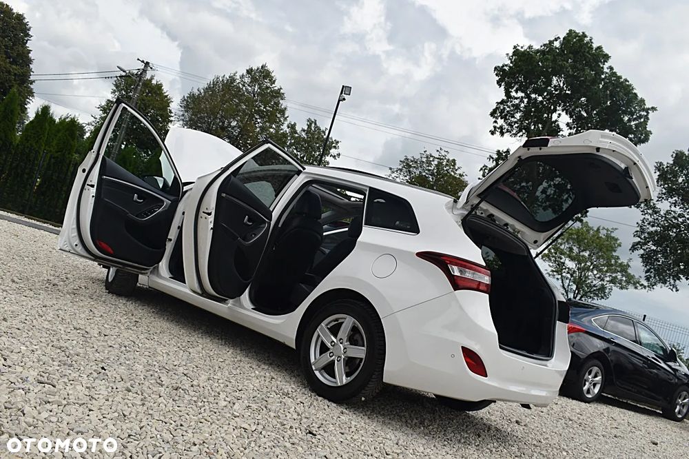 Hyundai i30 1.6 D Premium - 13