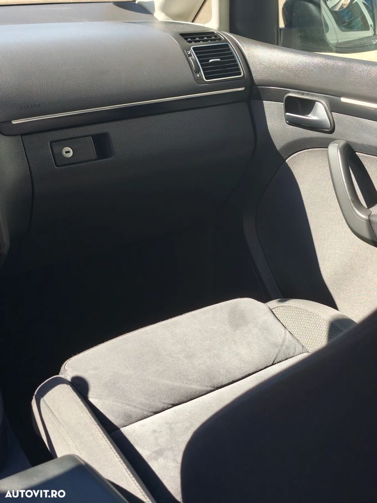 Volkswagen Touran 2.0 TDI Highline - 8