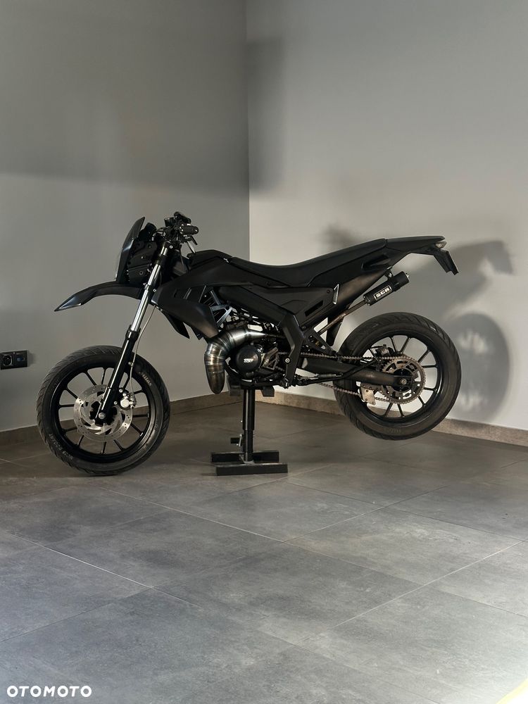 Aprilia SX - 11