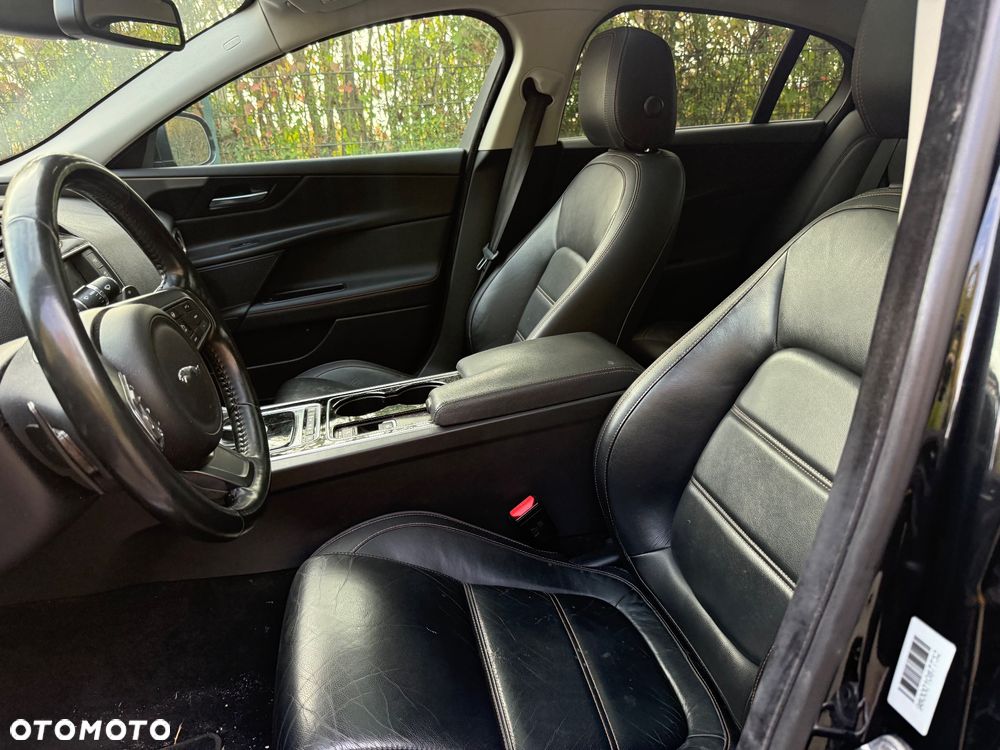 Jaguar XE 20d R-Sport - 19