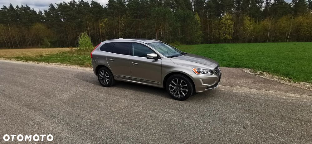 Volvo XC 60 T5 AWD Momentum - 1