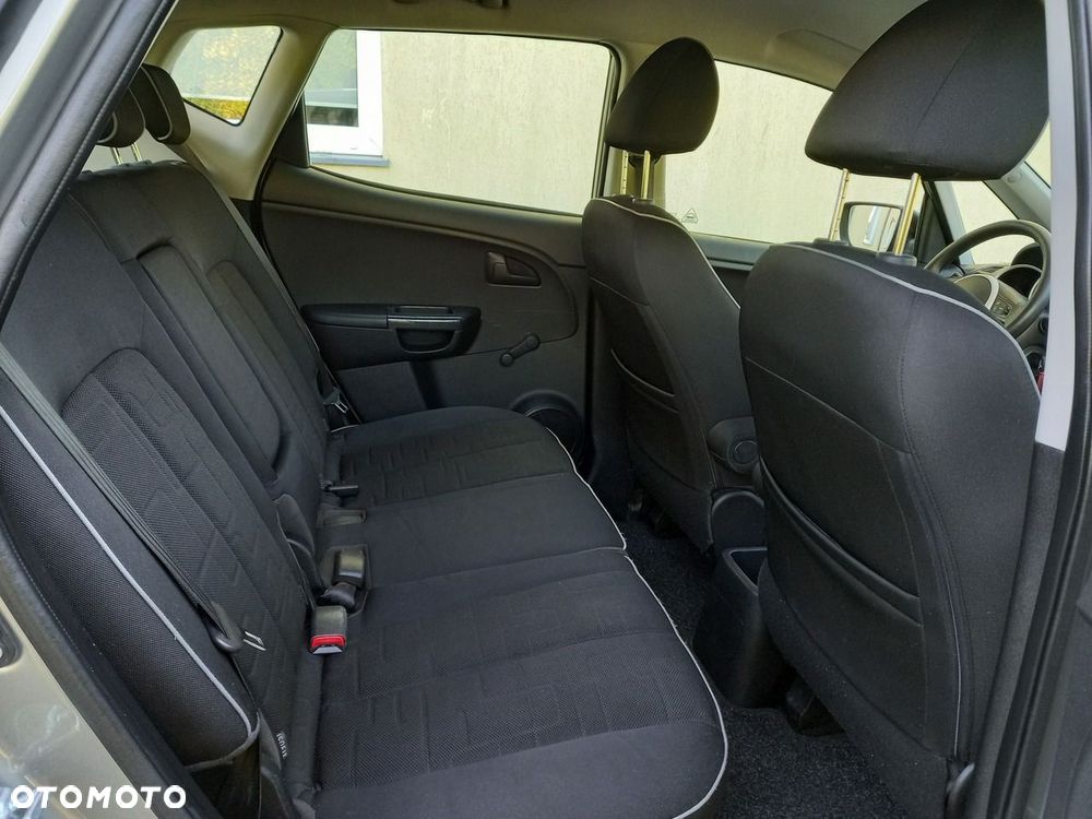 Kia Venga - 21