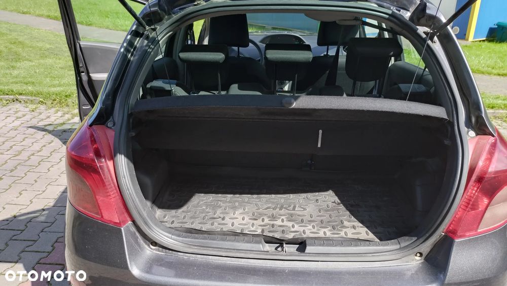 Toyota Yaris 1.3 Terra Gold - 9
