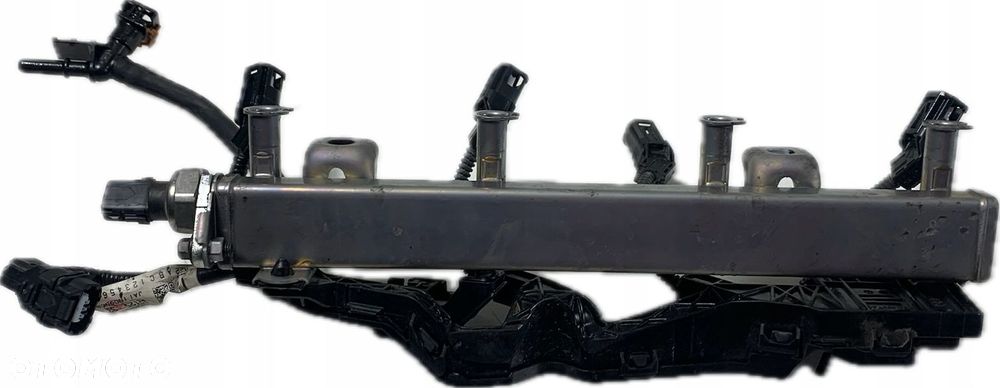 P4 TOYOTA RAV4 V 5 2020- 2.5 HYBRID LISTWA WIĄZKA WTRYSKOWA 82125-33180 - 2