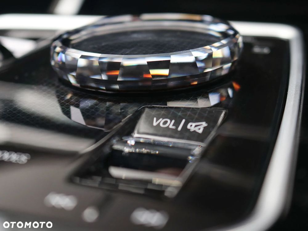 BMW Seria 7 750e PHEV xDrive M Sport sport - 25