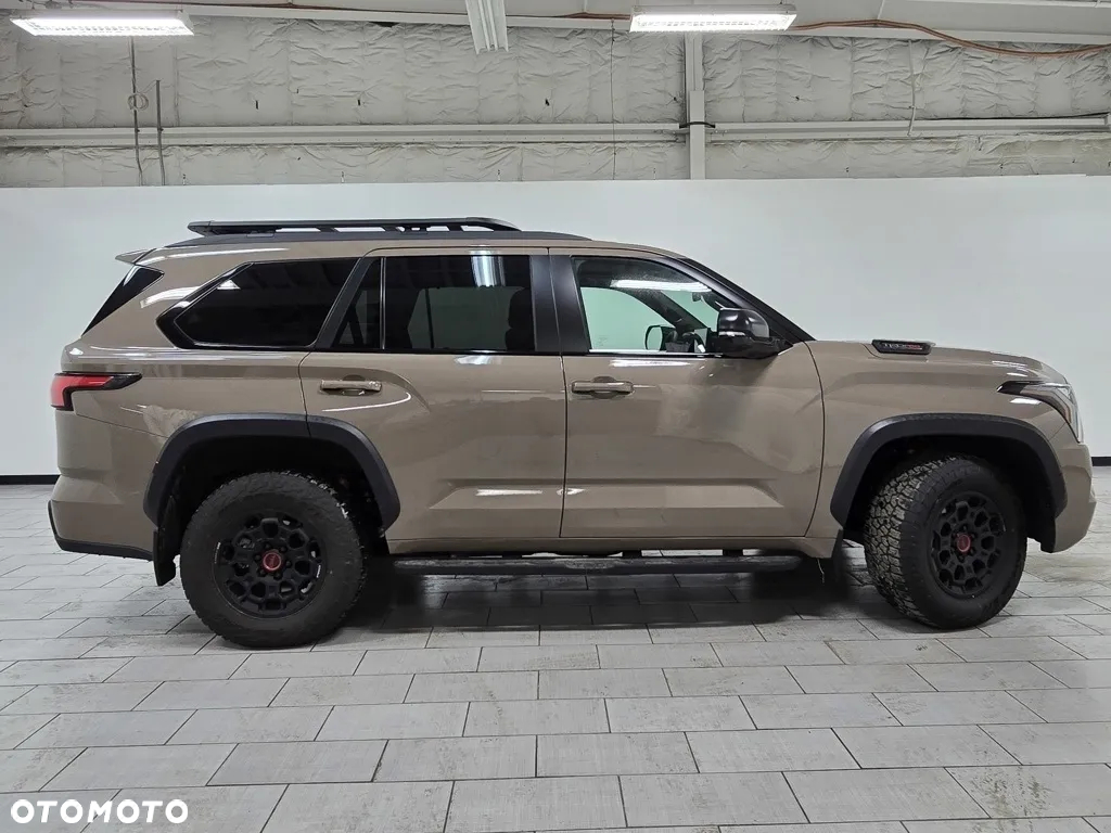 Toyota Sequoia - 6