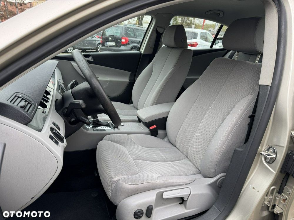 Volkswagen Passat 2.0 FSI Automatik Comfortline - 22