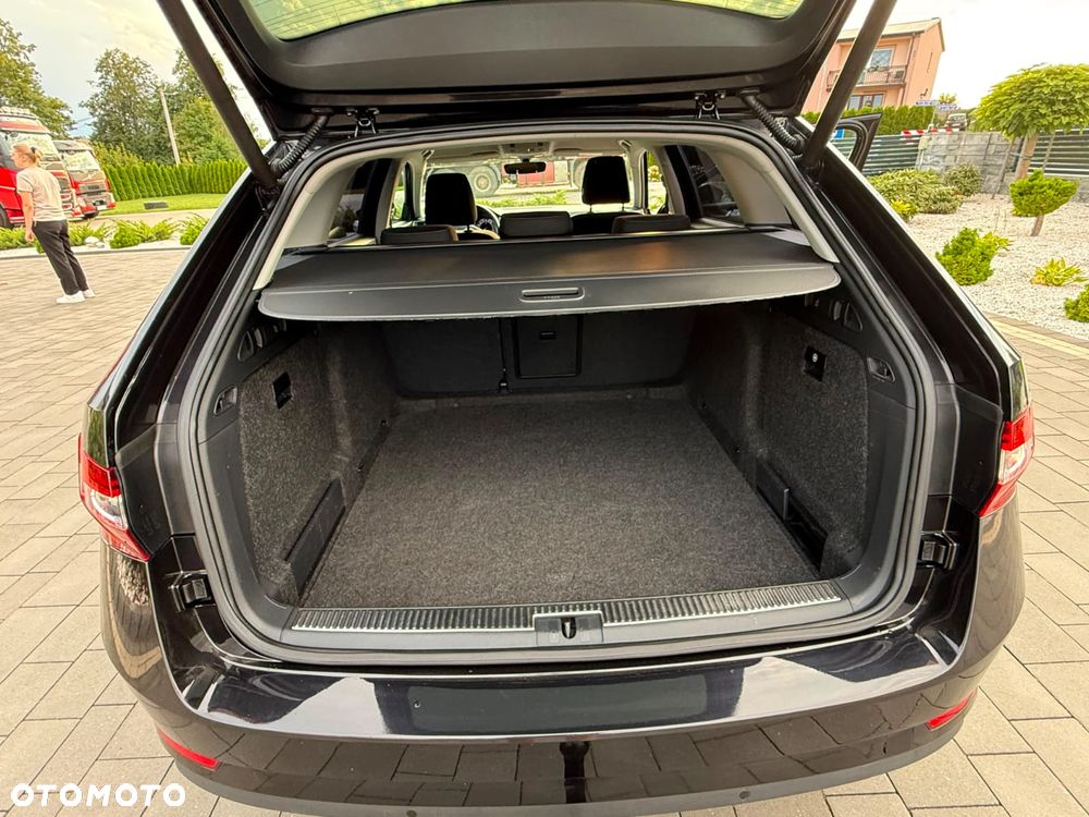Skoda Superb 2.0 TDI Style - 29