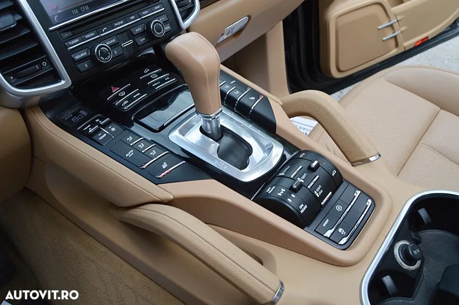 Porsche Cayenne 3.0 L - 28