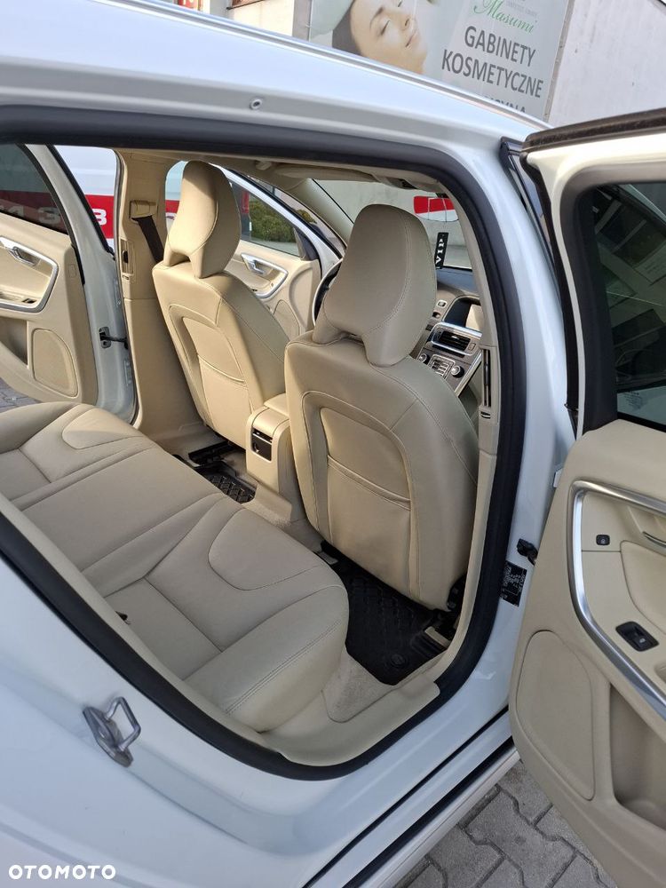 Volvo V60 D4 Drive-E Momentum - 19