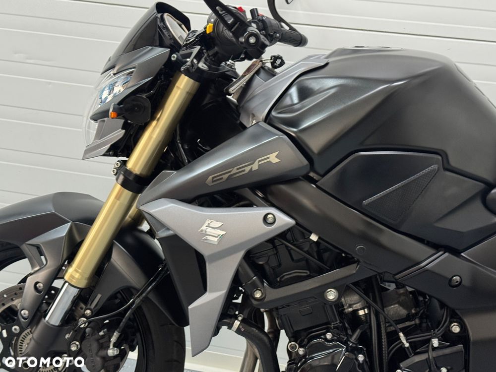 Suzuki GSR - 20