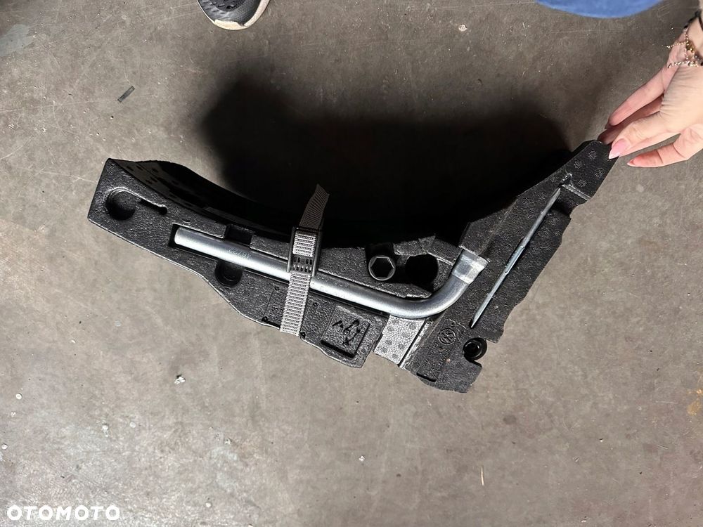 ZESTAW NAPRAWCZY WKŁAD BAGAŻNIKA VW GOLF VIII 8 5H0012115C - 1