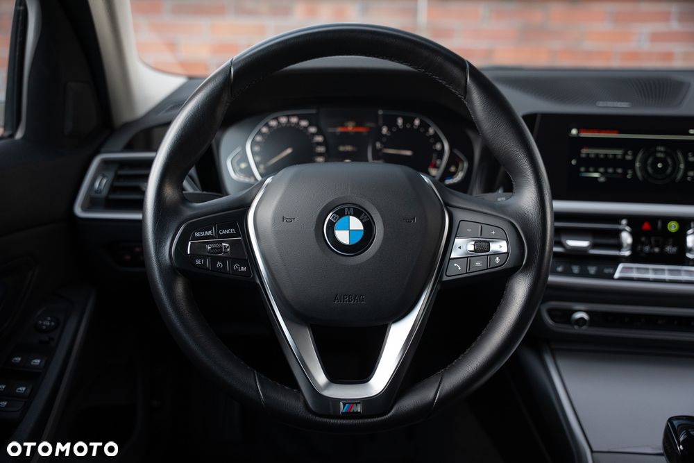 BMW Seria 3 318i Sport Line - 30