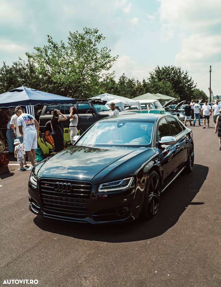 Audi S8 - 2