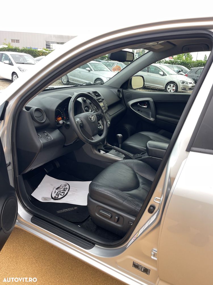 Toyota RAV4 - 30