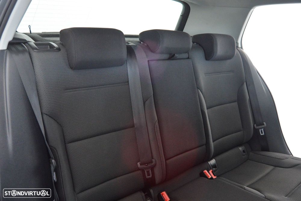 VW Golf 1.6 TDI Confortline - 47