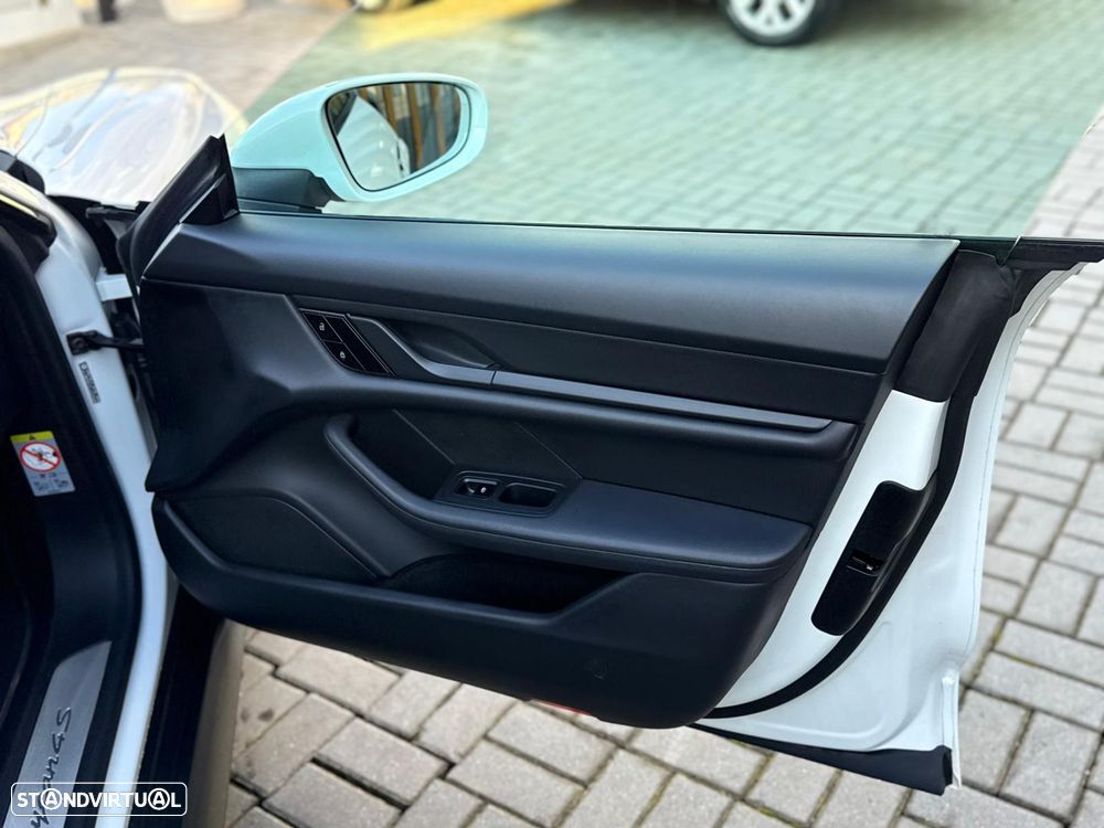 Porsche Taycan 4S - 11